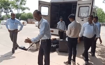 खजुराहो मंदिर में मची अफरा-तफरी: परिसर में मिली संदिग्ध वस्तु, बम निरोधक दस्ते ने पहुंचकर संभाला मोर्चा