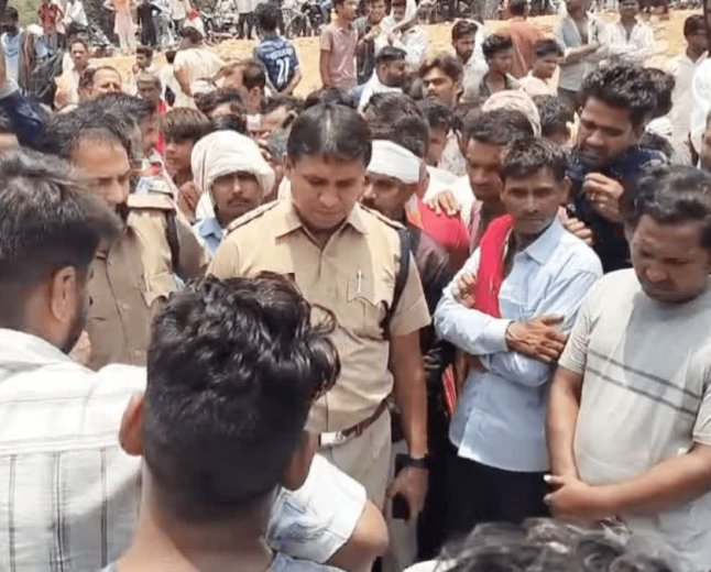 Chhatarpur Road Accident: छतरपुर में तेज रफ्तार बोलेरो का कहर; बाइक सवार पिता-पुत्र की दर्दनाक मौत, नेशनल हाईवे पर लगा जाम