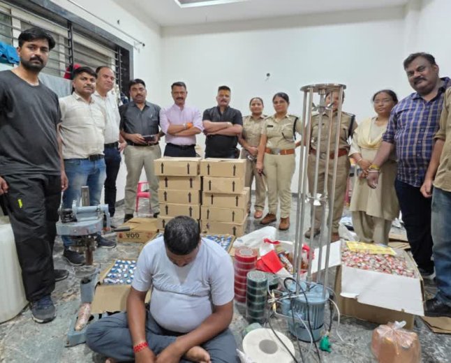 Indore Crime News: तुलसी नगर की पॉश कॉलोनी में चल रही थी नकली शराब की फैक्ट्री; आबकारी विभाग ने मारा छापा