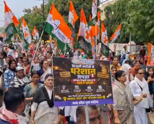 Jabalpur Electricity Crisis: बिजली की अघोषित कटौती से जबलपुर बेहाल; स्मार्ट मीटर और बिल वसूली के विरोध में कांग्रेस का प्रदर्शन