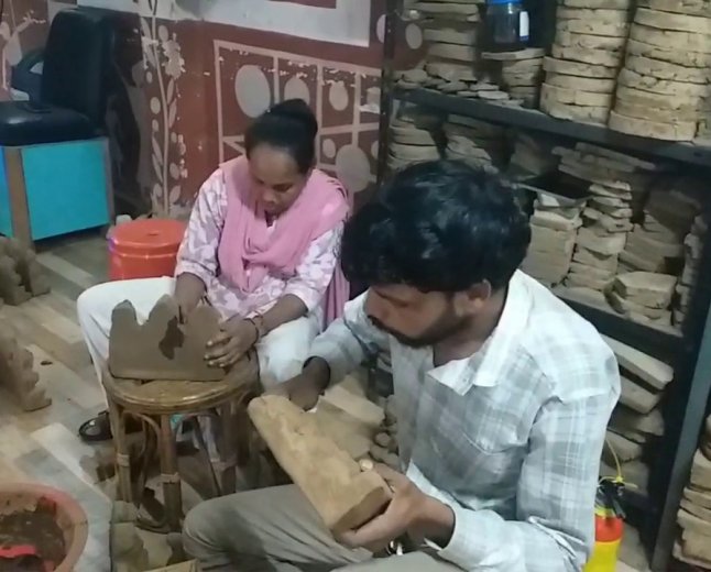 Indore Model: भिक्षुक मुक्त शहर बना इंदौर; भिखारी की सूचना देने पर मिलेगा ₹1000 का इनाम, जानें प्रशासन का नया आदेश