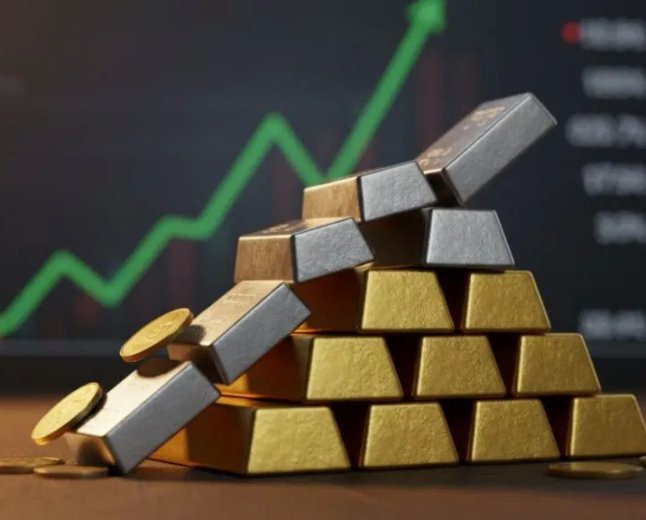 Gold and Silver Price Crash: सोने-चांदी की कीमतों में भारी गिरावट; लगातार पांच तिमाहियों की बढ़त का सिलसिला टूटा