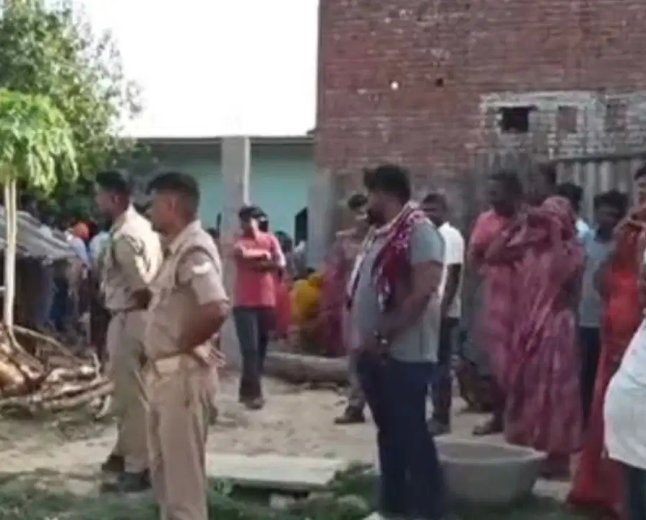 Prayagraj Triple Murder: प्रयागराज के मेजा में तिहरे हत्याकांड से सनसनी; घर के बाहर मिलीं 3 लाशें