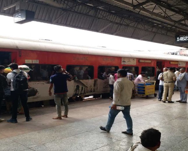 Indian Railway New Rules 2026: ट्रेनों में अब धूम्रपान और गंदगी फैलाना पड़ेगा महंगा, रेलवे ने बढ़ाया भारी जुर्माना