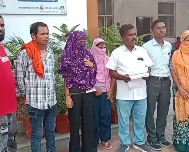 Jabalpur Viral Video: सहेली की मदद करना पड़ा भारी; युवती को सुनसान इलाके में ले जाकर गैंग ने पीटा, एसपी के पास पहुंची पीड़िता