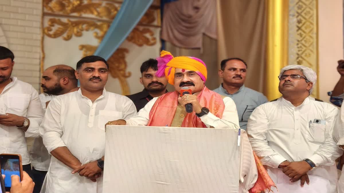 नरोत्तम मिश्रा ने खरीदा उपचुनाव का नामांकन फॉर्म; बीजेपी-कांग्रेस में बढ़ी सियासी हलचल