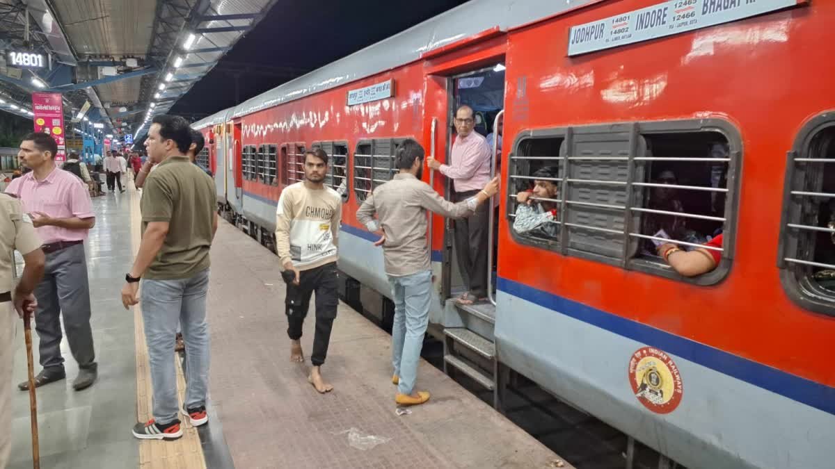 ट्रेन में स्क्रीनशॉट टिकट अब नहीं चलेगा; रेलवे ने बदला नियम, पकड़े जाने पर लगेगा भारी जुर्माना