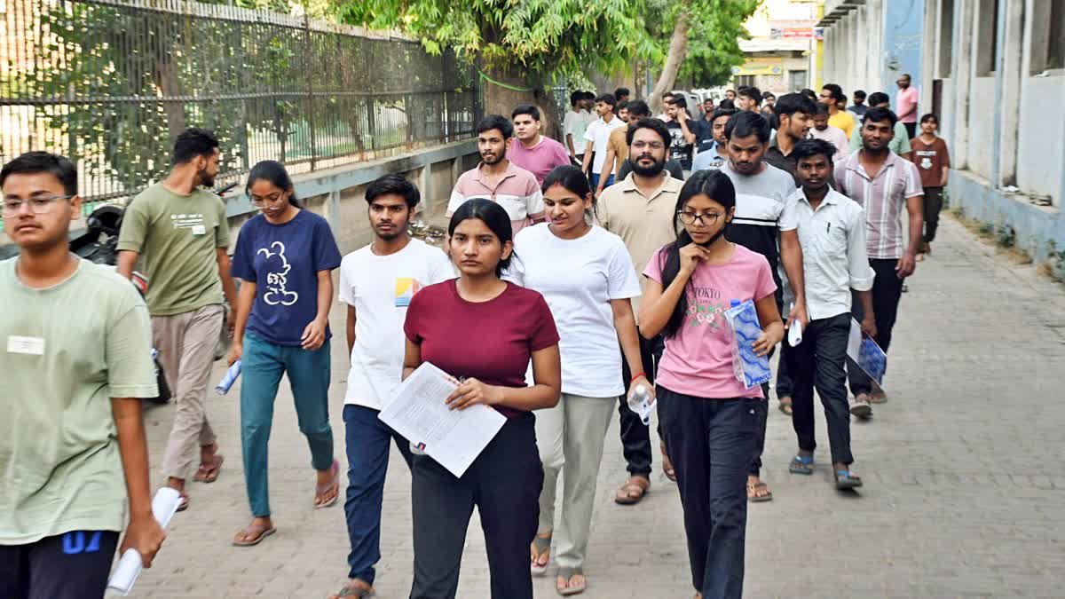 सीधी के मझौली शासकीय कॉलेज के छात्रों का दर्द, परीक्षा देने के लिए तय करना पड़ रहा खतरनाक और लंबा सफर
