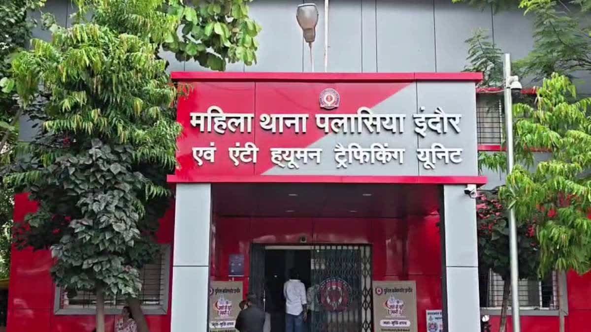 महिलाओं के खिलाफ अपराध रोकने पर डॉ. पूर्वा मित्तल का जोर, पुलिसकर्मियों से किए सवाल-जवाब