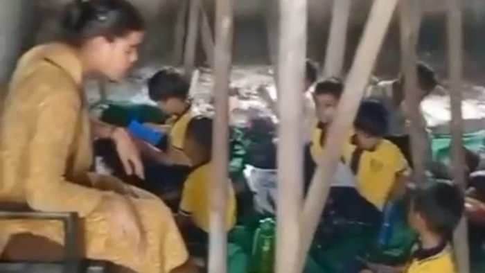 निर्माणाधीन कमरे में चल रही थी क्लास, वीडियो सामने आने के बाद जिला पंचायत सीईओ ने दिए जांच के आदेश