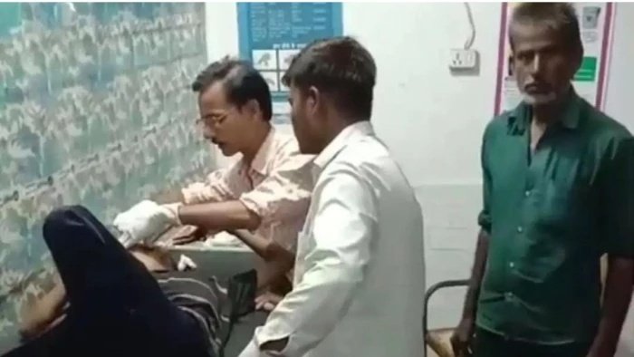 शौचालय न होने से खदान में शौच के लिए गया था बच्चा; आवारा कुत्तों ने बुरी तरह नोचा