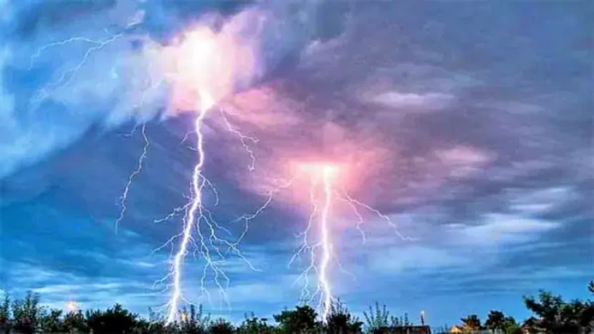 तेज बारिश और कड़कती बिजली का कहर; आकाशीय बिजली से छतरपुर में 4 की मौत, प्रशासन ने मुआवजे का दिया आश्वासन