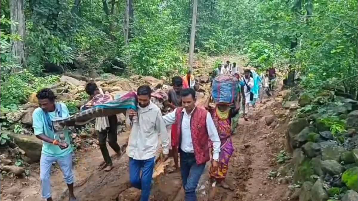 पक्की सड़क न बनने से आहत सिवनी के सरपंच का दर्द, बोले- 'अब आत्महत्या के अलावा कोई रास्ता नहीं'