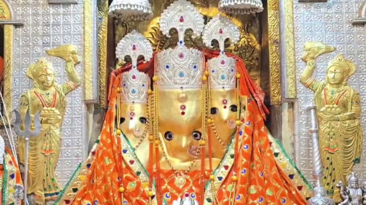 नलखेड़ा बगलामुखी मंदिर में प्राइवेट संस्था का अवैध कब्जा; बिना अनुमति ले रहे थे नकद और सोना, कलेक्टर ने दिए जांच के आदेश
