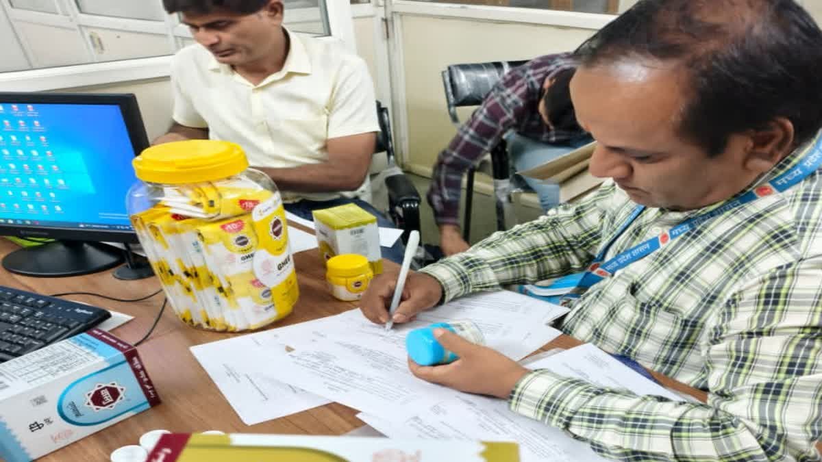 इंदौर में खाद्य विभाग की बड़ी कार्रवाई, गुजरात से आया 6.4 क्विंटल संदिग्ध घी जब्त