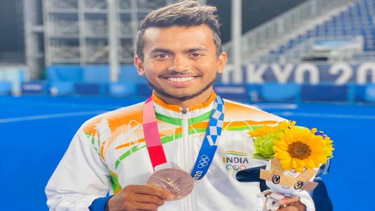 बेल्जियम-नीदरलैंड्स में जलवा बिखेरेंगे MP के लाल विवेक सागर; कलेक्टर सोमेश मिश्रा ने दी बधाई