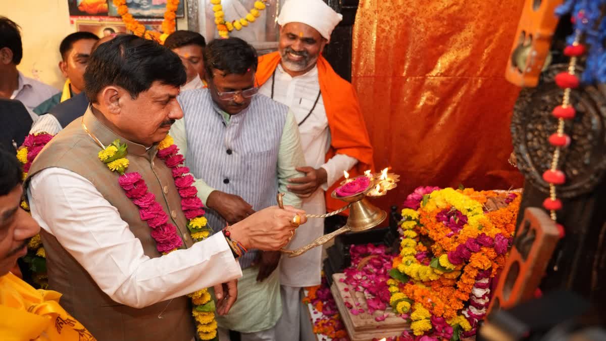 सीएम मोहन ने सांदीपनि आश्रम में की पूजा-अर्चना, 1068 नए शिक्षकों को दिया गुरु सम्मान