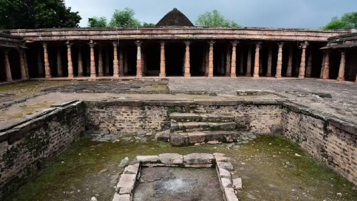 धार भोजशाला मामले में सुप्रीम कोर्ट का बड़ा आदेश; मुस्लिम पक्ष ने किया स्वागत, ऐतिहासिक ढांचे को नुकसान न पहुंचाने के निर्देश
