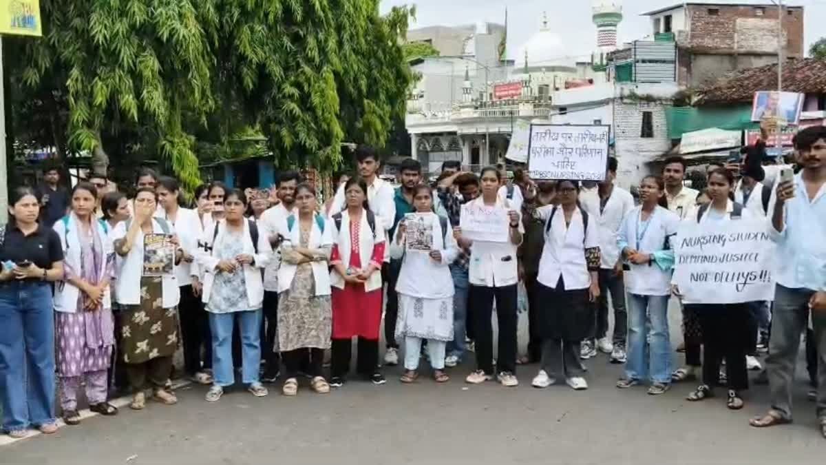 फर्जी नर्सिंग कॉलेजों के खेल में बर्बाद हुए छात्रों के साल, जबलपुर में सड़कों पर उतरे पीड़ित छात्र-छात्राएं