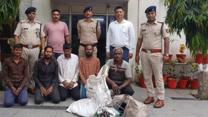 रेलवे यार्ड में चोरी करने वाले गिरोह का पर्दाफाश; आरपीएफ ने 4 चोरों और कबाड़ी को किया गिरफ्तार