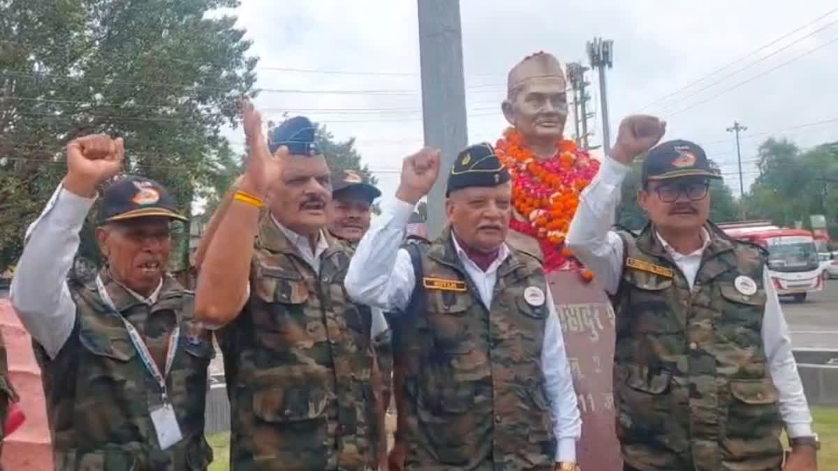 युवाओं के भविष्य के लिए सड़क पर उतरी 'वर्दी सोशल वेलफेयर फाउंडेशन', जानें क्या हैं प्रमुख मांगें