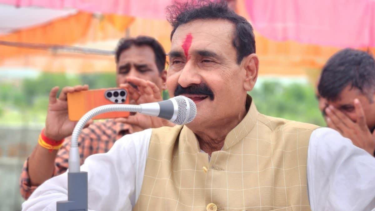 "टिकट काटने वाला कोई और है..." दतिया पहुंचे पूर्व गृह मंत्री डॉ. नरोत्तम मिश्रा ने विरोधियों को ललकारा