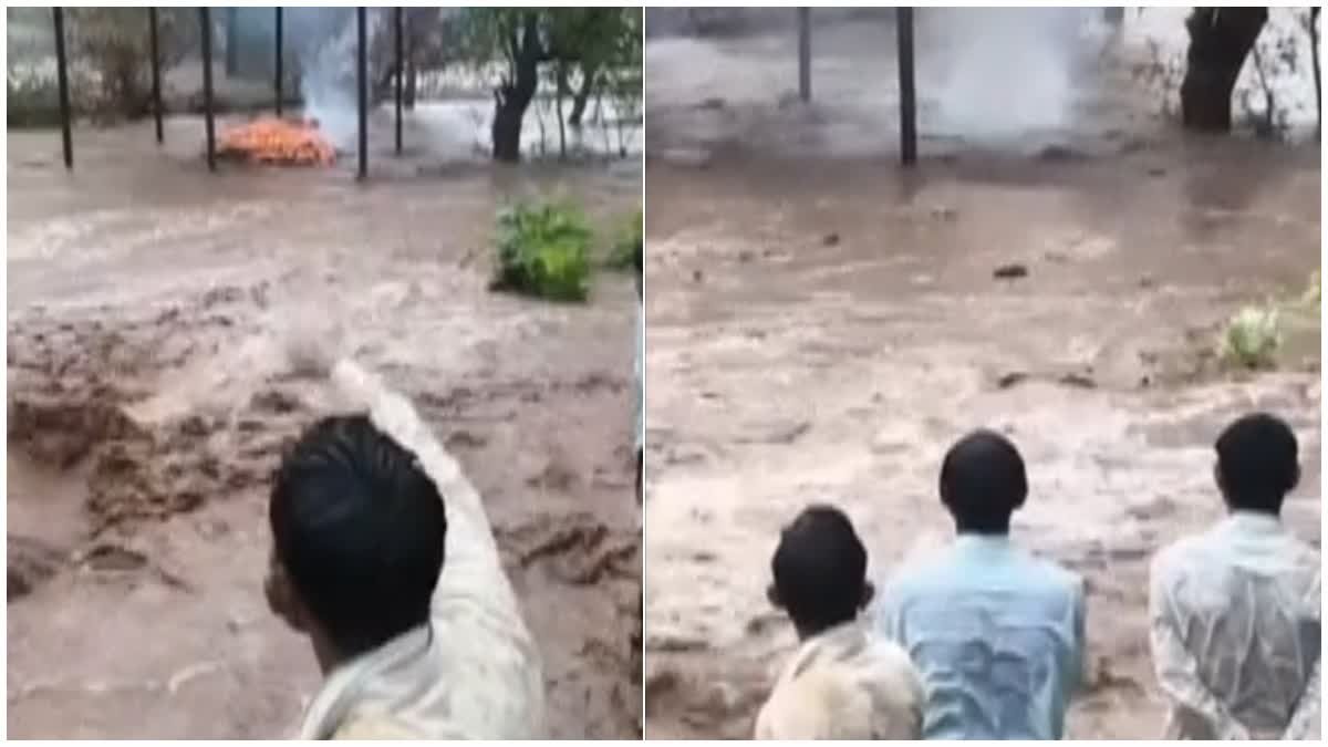 धार के जामला गांव में कुदरत का कहर; बाढ़ में बहने लगा बुजुर्ग का शव, मची अफरा-तफरी