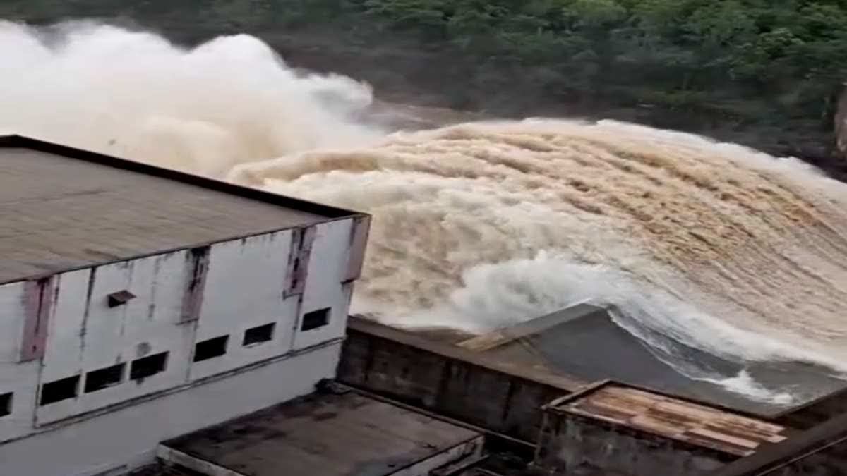 विदिशा में पहली ही बारिश में खुले नगर पालिका के दावों की पोल; सड़कों पर भरा पानी, वाहन चालक परेशान