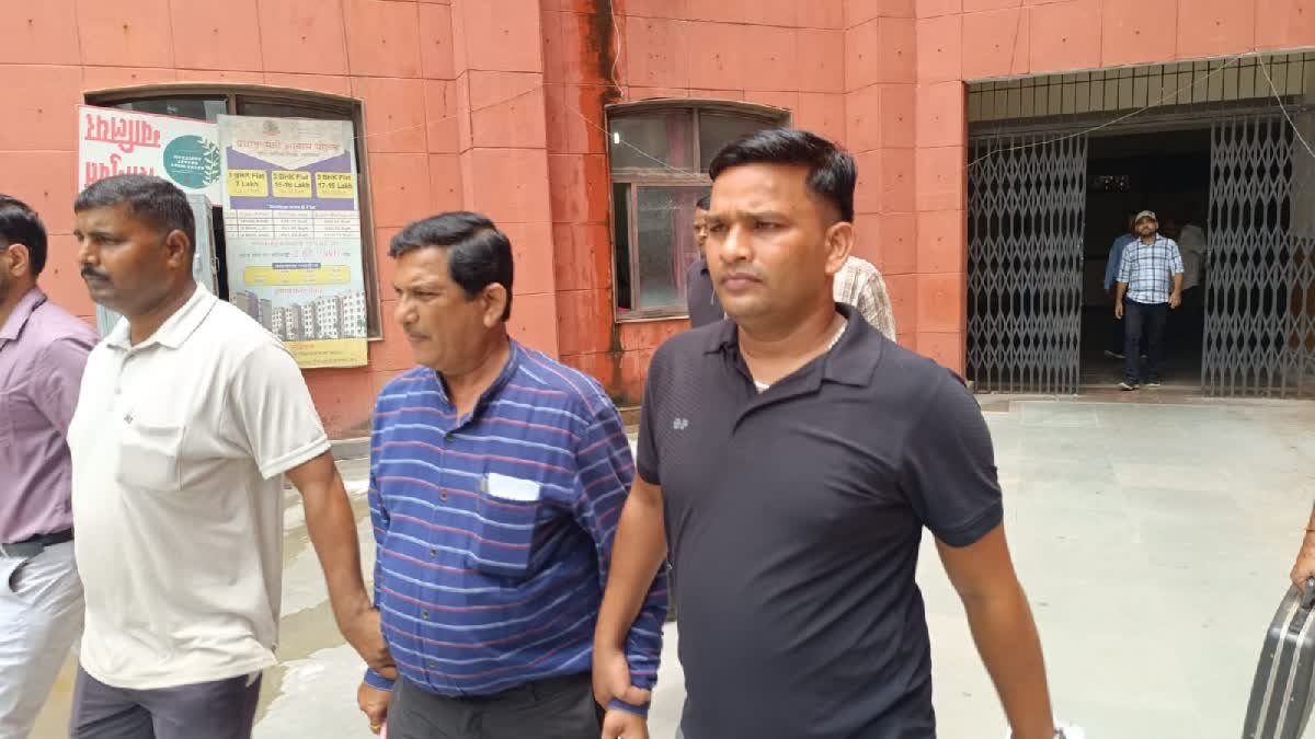 रिटायरमेंट से ठीक एक दिन पहले लोकायुक्त के हत्थे चढ़ा भ्रष्ट इंजीनियर, ठेकेदार से मांग रहा था घूस