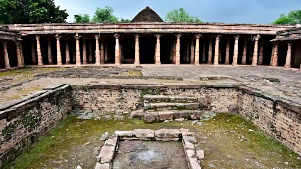 धार भोजशाला के पास नमाज के लिए 'खुली जगह' तलाश रहा प्रशासन; हिंदू पक्ष ने उठाई कड़ी आपत्ति