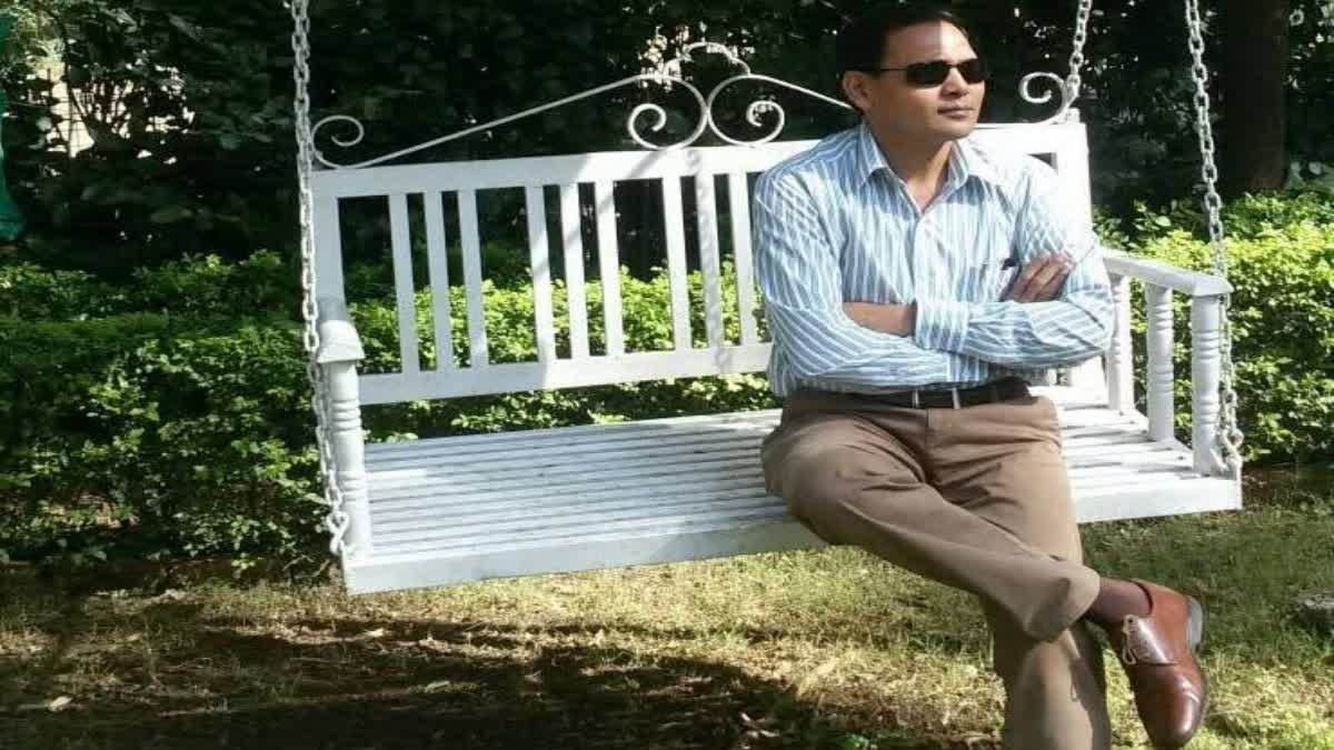 पूर्व आईएएस नियाज खान का विवादित बयान; कहा- 'मॉब लिंचिंग से बचने के लिए मुस्लिम बदल लें अपना पहनावा'