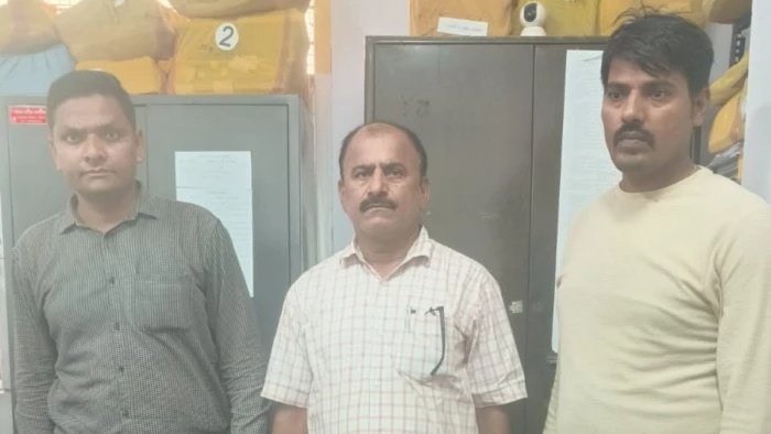 लोकायुक्त रीवा की बड़ी कार्रवाई, जल संसाधन विभाग का अमीन 3 हजार रुपये की रिश्वत लेते गिरफ्तार