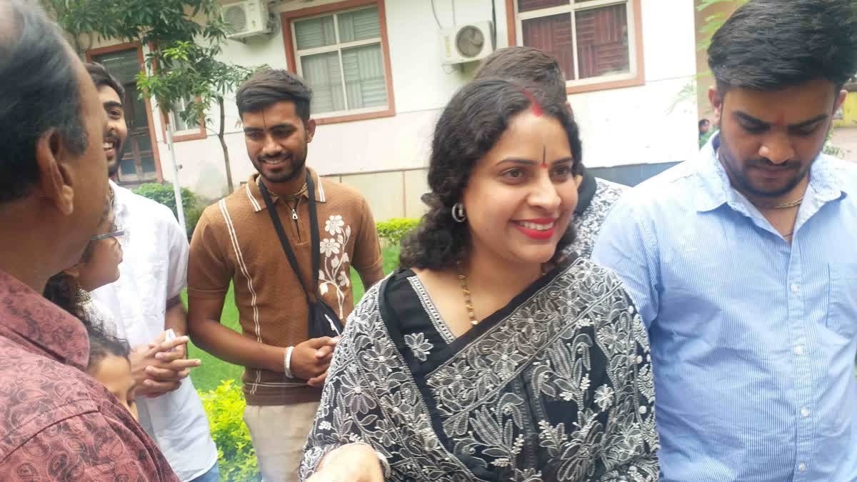 भागवत गीता और उपनिषद से मिल रही बच्चों को शिक्षा; वृंदावन के आचार्य की पहल से बदल रही युवाओं की दिशा