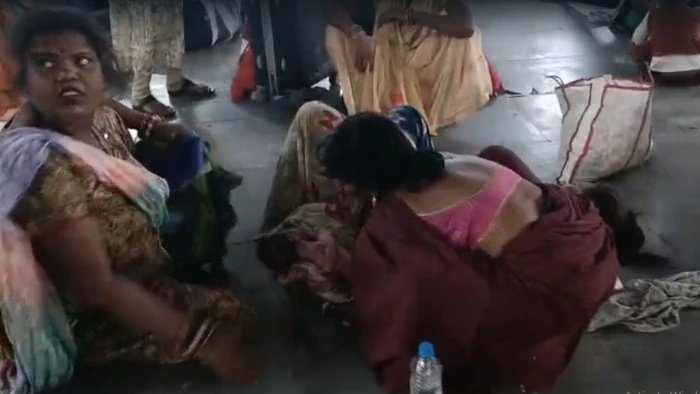 जननी एक्सप्रेस नहीं पहुंची, पैसों के अभाव में महिला ने स्टेशन पर दिया बच्चे को जन्म; सिस्टम पर उठे सवाल