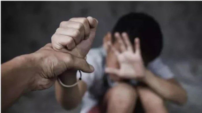 क्रिकेट खेलने के दौरान विवाद; 11 वर्षीय बच्चे के चेहरे पर मारा बैट, उटीला थाना पुलिस ने दर्ज की FIR