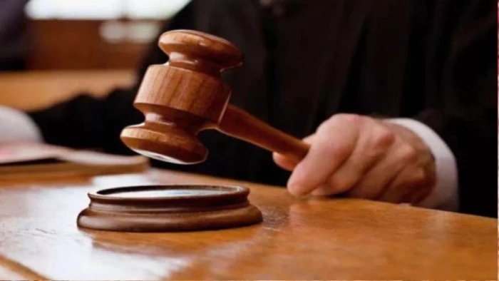 सिर्फ FIR से बॉन्ड का उल्लंघन साबित नहीं होता; कोर्ट ने डीसीपी के जेल भेजने के आदेश को किया निरस्त