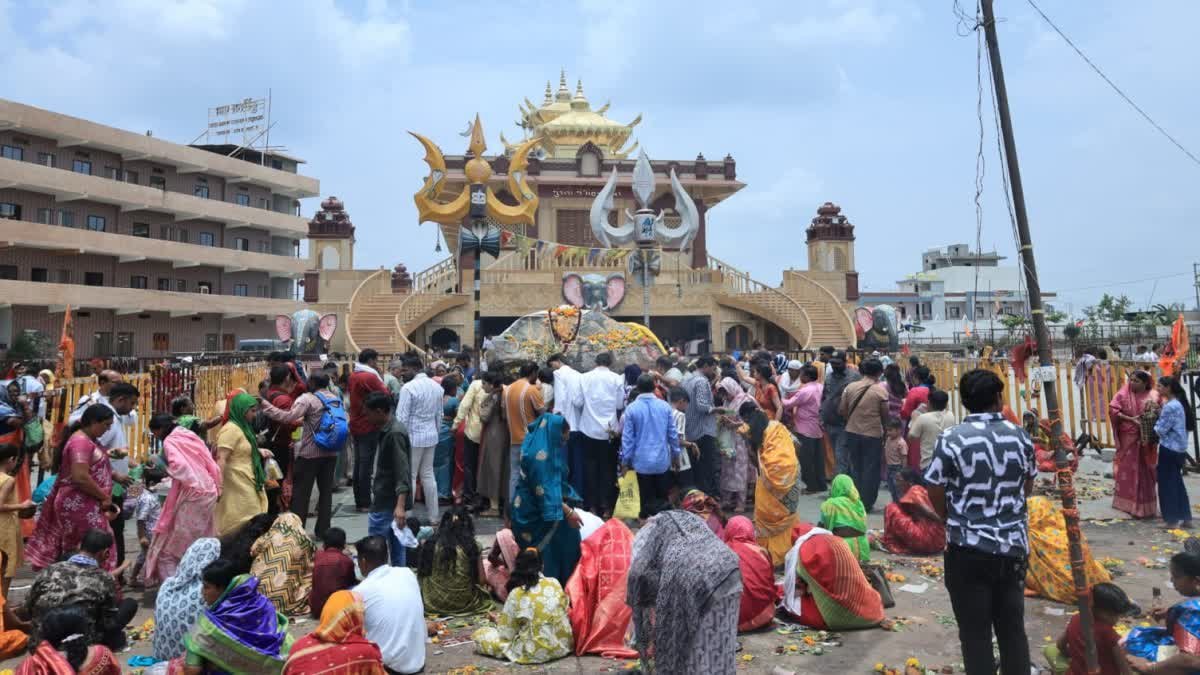 कुबेरेश्वर धाम में गुरु पूर्णिमा महोत्सव की भव्य तैयारी; पं. प्रदीप मिश्रा करेंगे शिव महापुराण कथा
