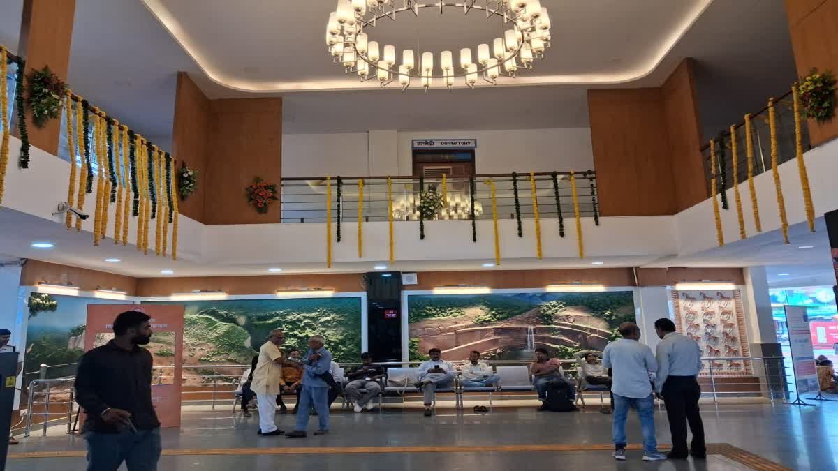 आधुनिक फुट ओवर ब्रिज और वर्ल्ड क्लास सुविधाओं से चमका छिंदवाड़ा स्टेशन, देखें पुनर्विकास की पूरी रिपोर्ट