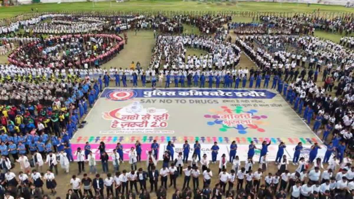 इंदौर पुलिस की अनोखी पहल; नशे के खिलाफ 8,500 से अधिक लोगों ने बनाई रिकॉर्ड मानव श्रृंखला