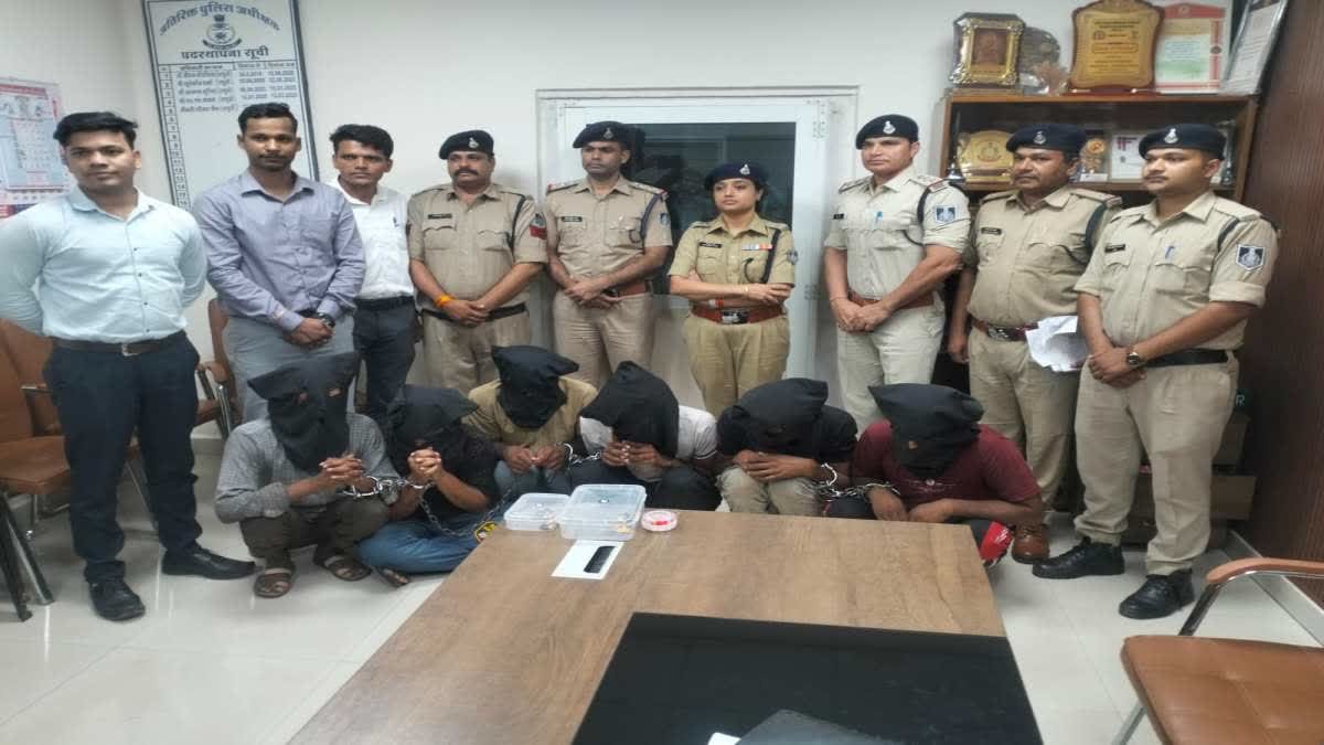 देवास में फर्जी किन्नरों का बड़ा गिरोह बेनकाब; चोरी और डकैती के सामान के साथ 2 कारें बरामद