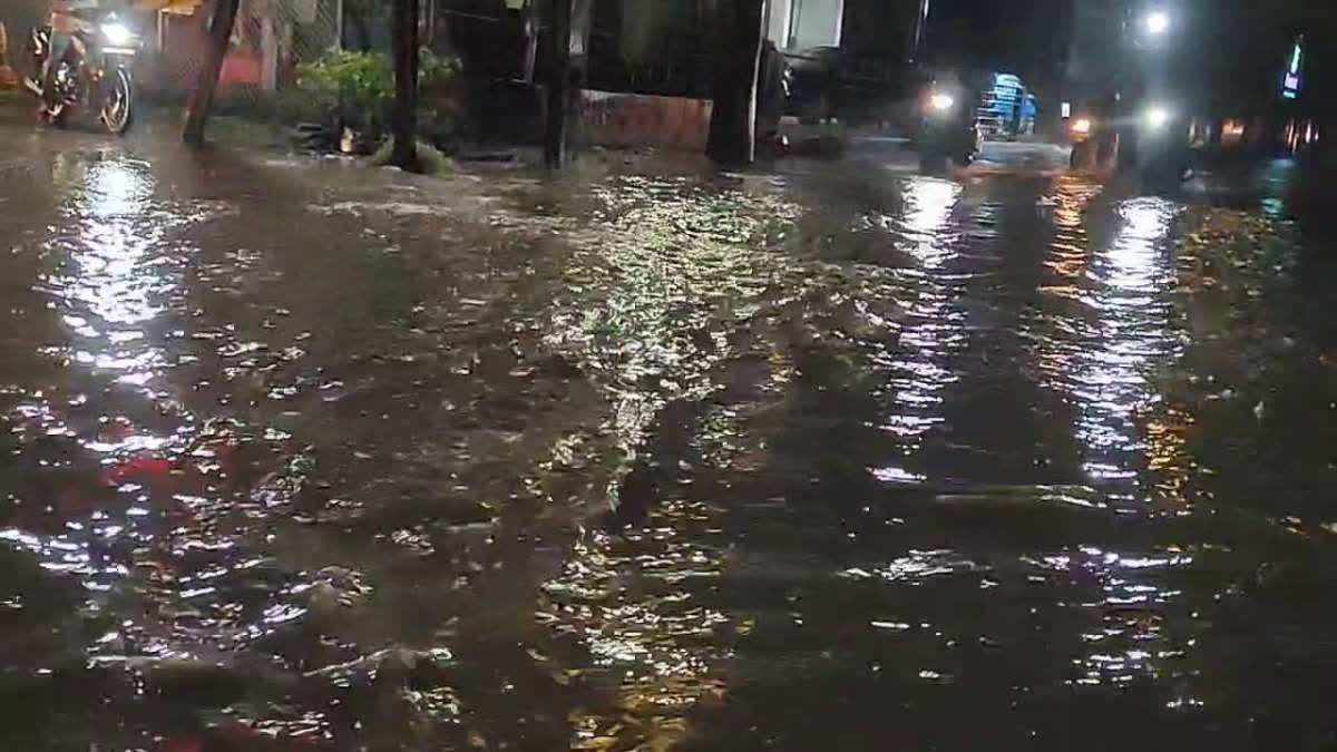 मध्य प्रदेश में मानसून की जोरदार दस्तक; देवास-इंदौर में जलभराव, उफनते नाले में बहे युवक की बची जान