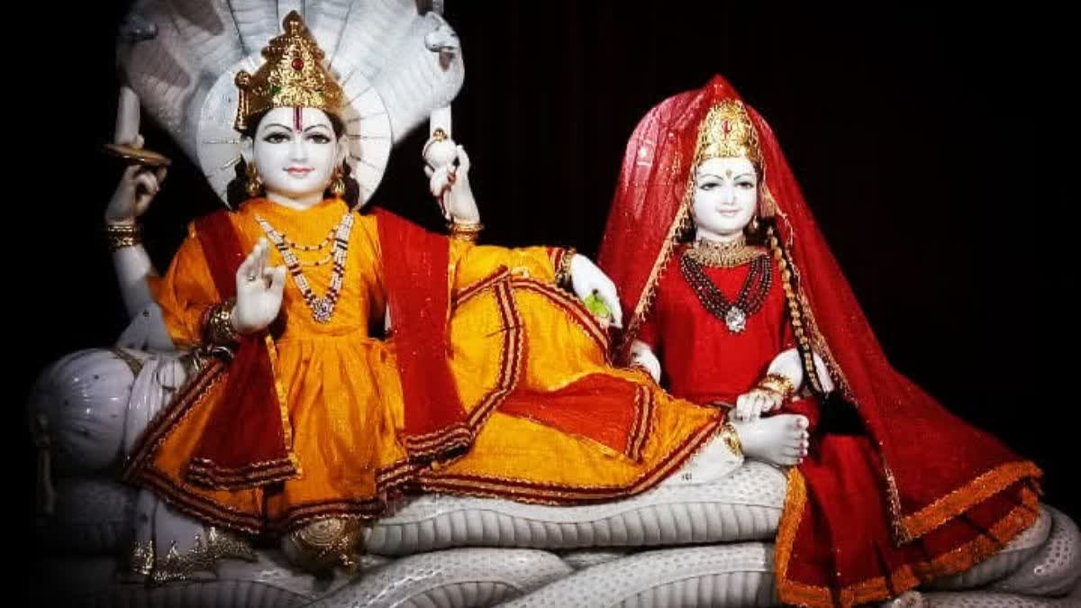 गुरु पूर्णिमा पर उमड़ा भक्तों का सैलाब, देपालपुर के ऐतिहासिक विष्णु मंदिर की खासियत जानकर रह जाएंगे दंग