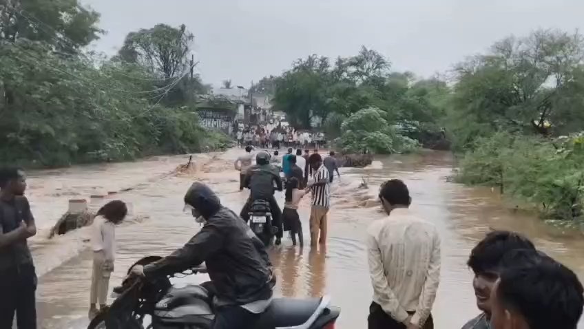 धार में भारी बारिश का अलर्ट, खंडवा में टूटा संपर्क; प्रदेश के कई जिलों में मानसून का रौद्र रूप