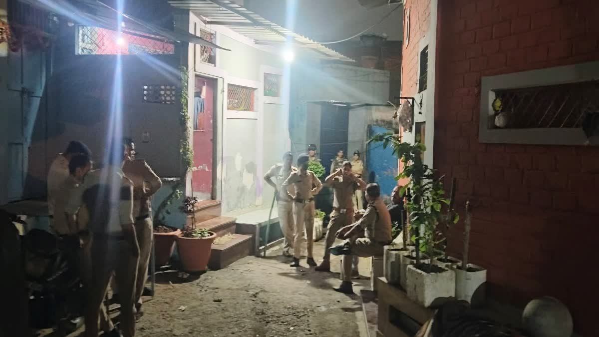 'नशे से दूरी है जरूरी' अभियान के तहत भोपाल में बड़ी कार्रवाई, फर्श के नीचे छिपा रखा था गांजा