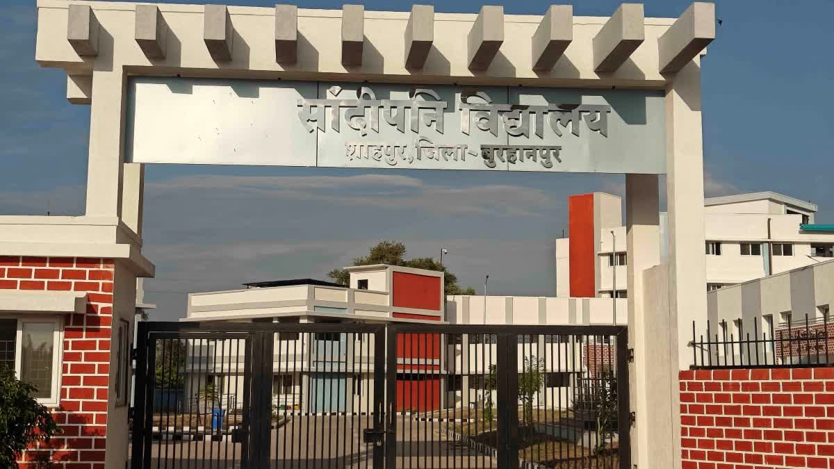 बुरहानपुर में शिक्षा विभाग का बड़ा फैसला; सरकारी स्कूलों के बच्चों को मिलेगी बस और कंप्यूटर लैब की सुविधा