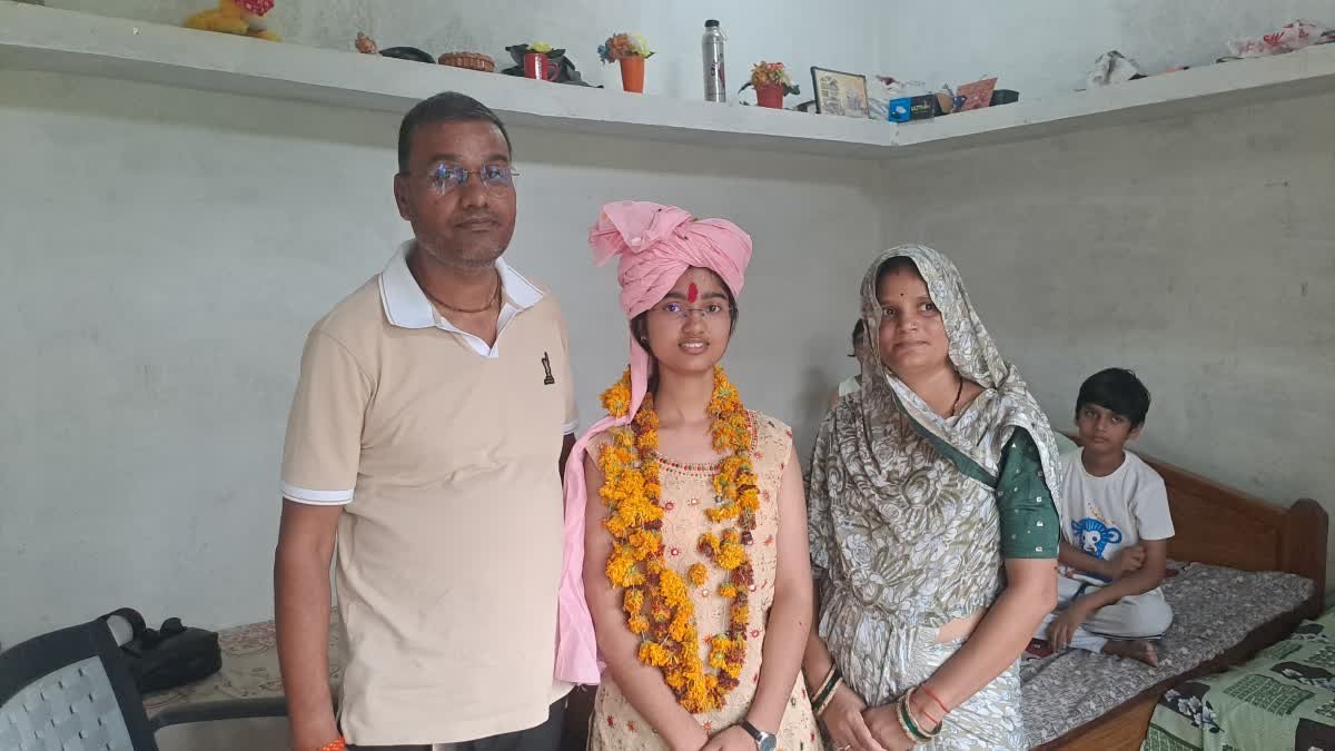 सोशल मीडिया से दूरी और 10 घंटे की पढ़ाई, किसान की बेटी वैष्णवी पटेल ऐसे बनेगी डॉक्टर