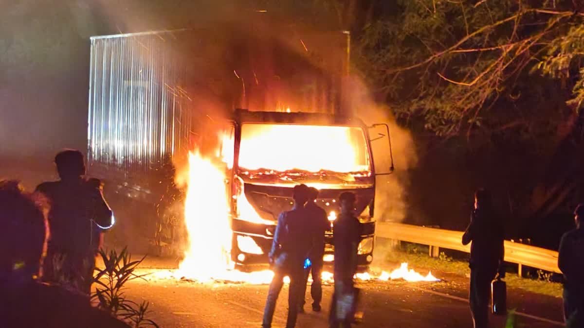 चीमाढाना के पास पेपर रोल से भरे ट्रक में अचानक भड़की आग, ड्राइवर की सूझबूझ से टला बड़ा हादसा