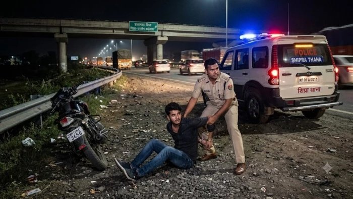 सेल्स मैनेजर को पिस्टल दिखाकर लूटा; वारदात के बाद पुलिस की घेराबंदी में पकड़ाया शातिर बदमाश