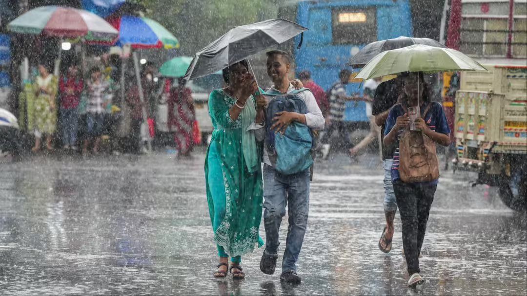 मप्र में 17% कम बारिश के बीच बदला मौसम, 20 से अधिक जिलों में भारी बारिश की चेतावनी; किसानों के खिले चेहरे