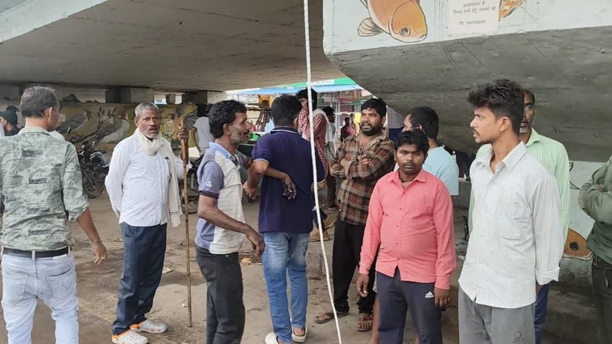 मुंबई से नौकरी छोड़कर रीवा आया था युवक, पत्नी पर शक के बाद शराब के नशे में किया ड्रामा